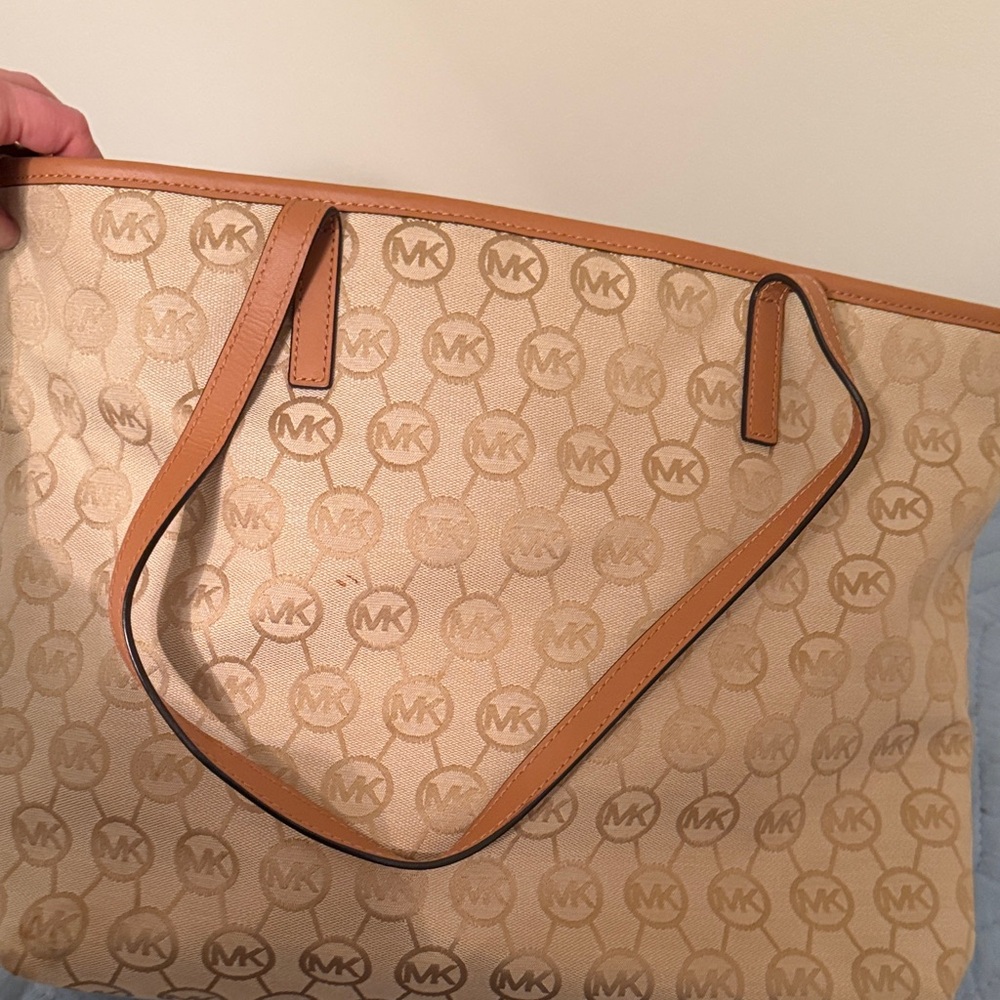 Michael Kors Beige Monogram Tote - Picture 4 of 7